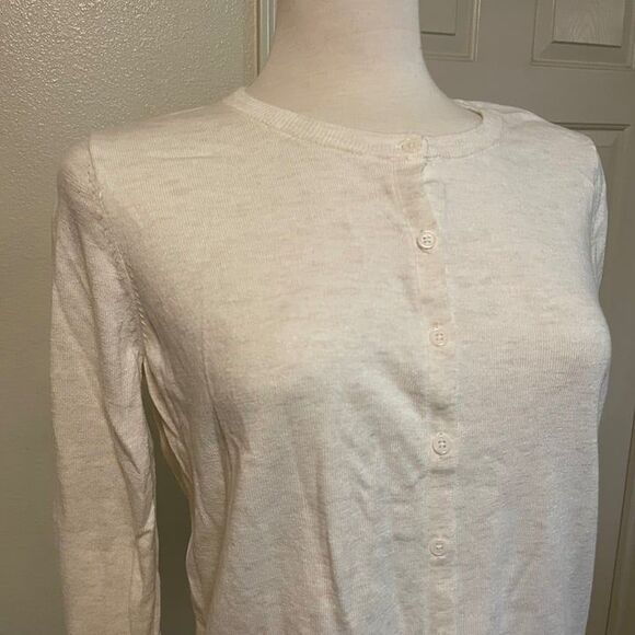 Old Navy Size Large Long Sleeve Sweater - Comfortable & Stylish Winter Wear - Picture 3 of 5